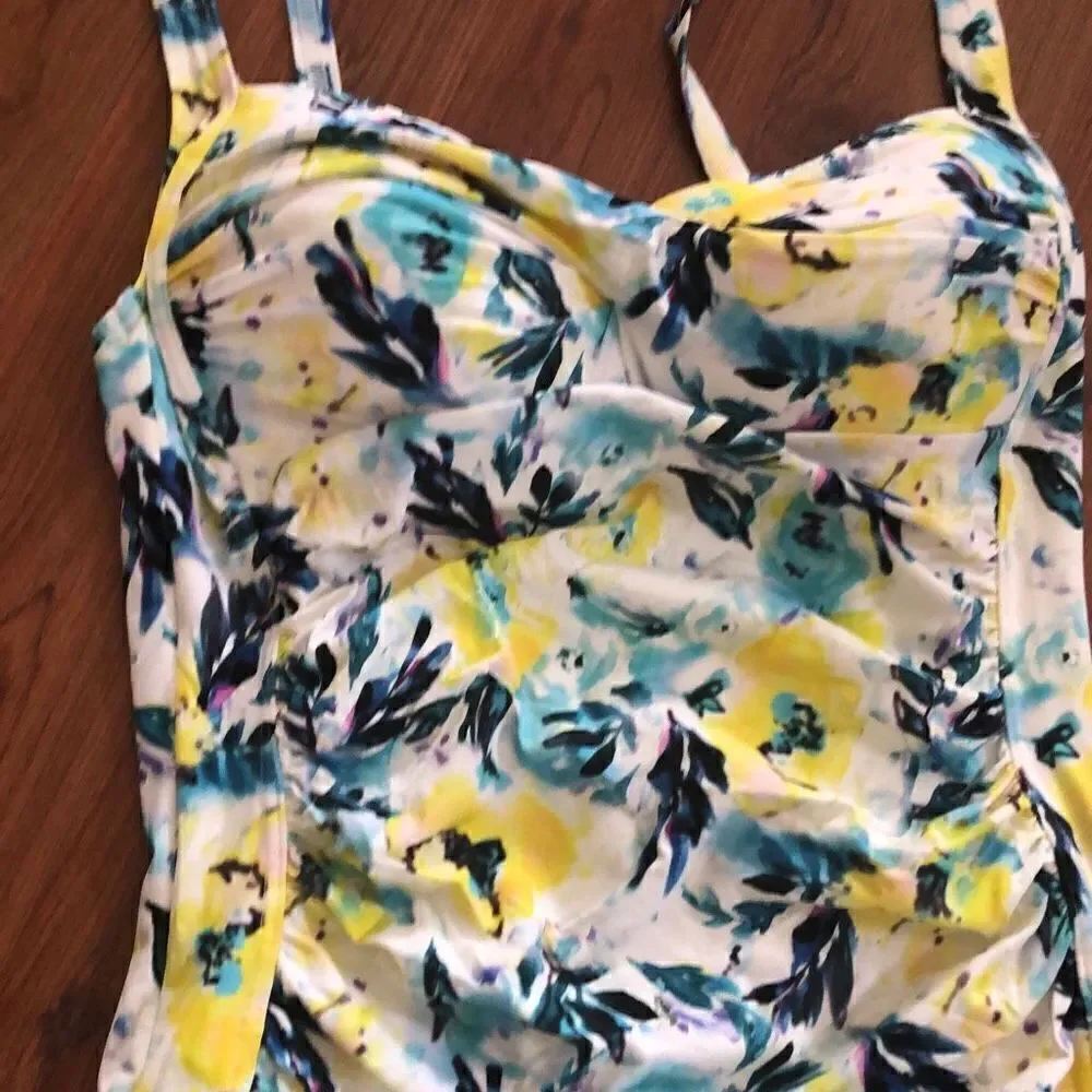 Nip Tuck Floral one piece swimsuit, ruched size 6